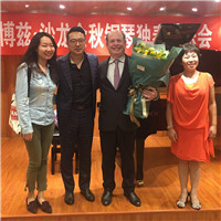 沙龙教授其实是个这样的人…音乐会后,青年钢琴家任舒曼这样讲述自己的好友