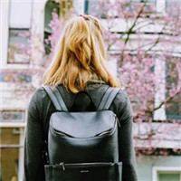 相隔重洋,留学生与父母将如何相处,维持亲密家庭关系?
