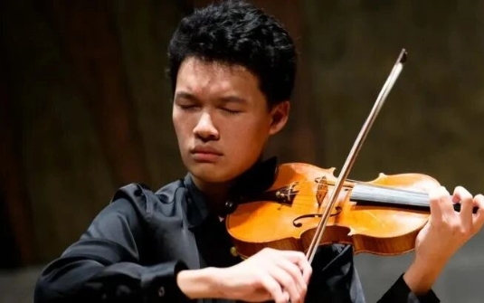 中国再添帕格尼尼金奖!章奥哲登顶第 58 届赛事,成第五位获此殊荣的中国小提琴家